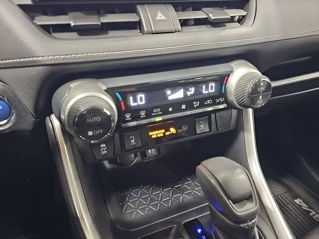 Used 2019 White Toyota XLE image 26
