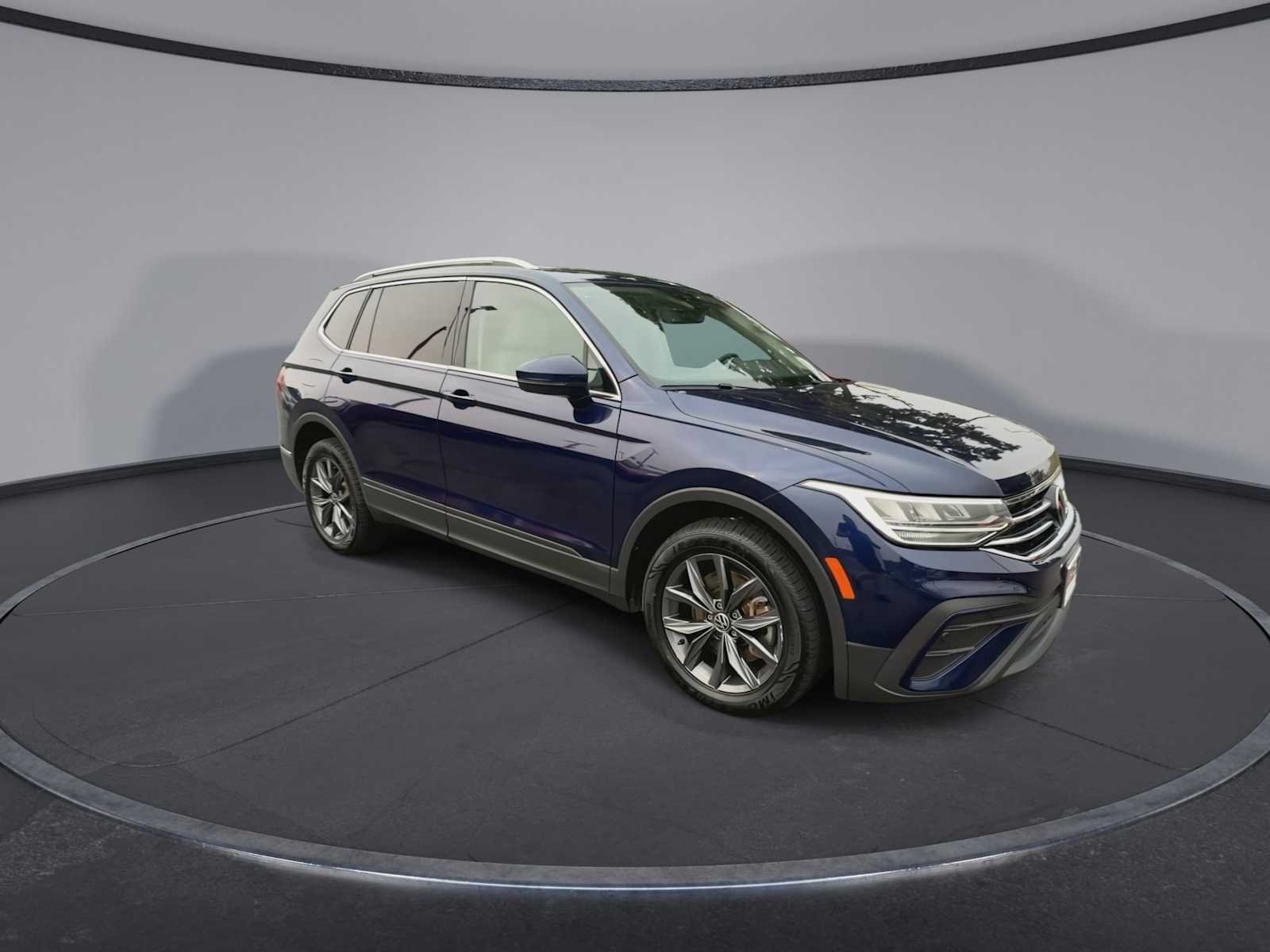 Used 2022 Atlantic Blue Metallic Volkswagen SE image 2