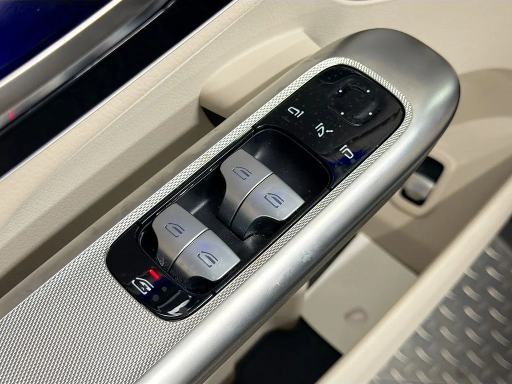 Used 2024 Silver Mercedes-Benz GLC 300 image 19