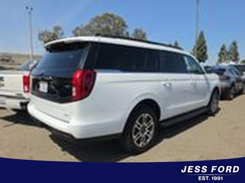 Used 2025 Oxford White Ford Active image 3