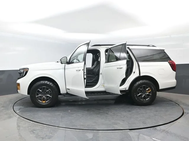 New 2026 Star White Metallic Tri-Coat Ford Tremor® image 32