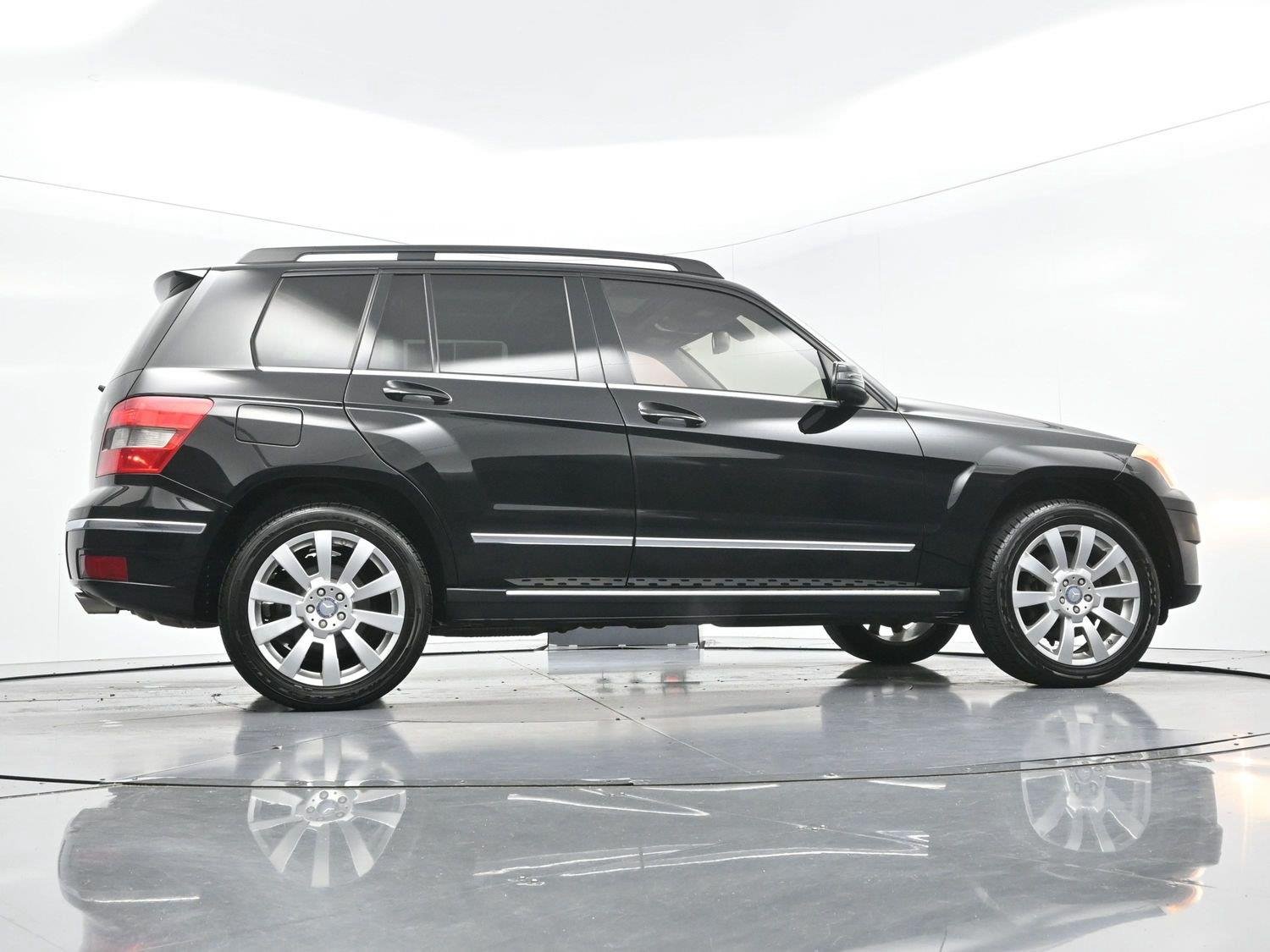 Used 2010 Black Mercedes-Benz GLK 350 image 53