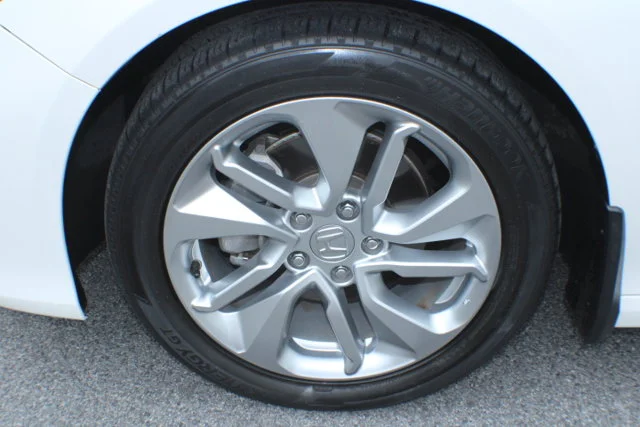 Used 2018 White Honda LX 1.5T image 5