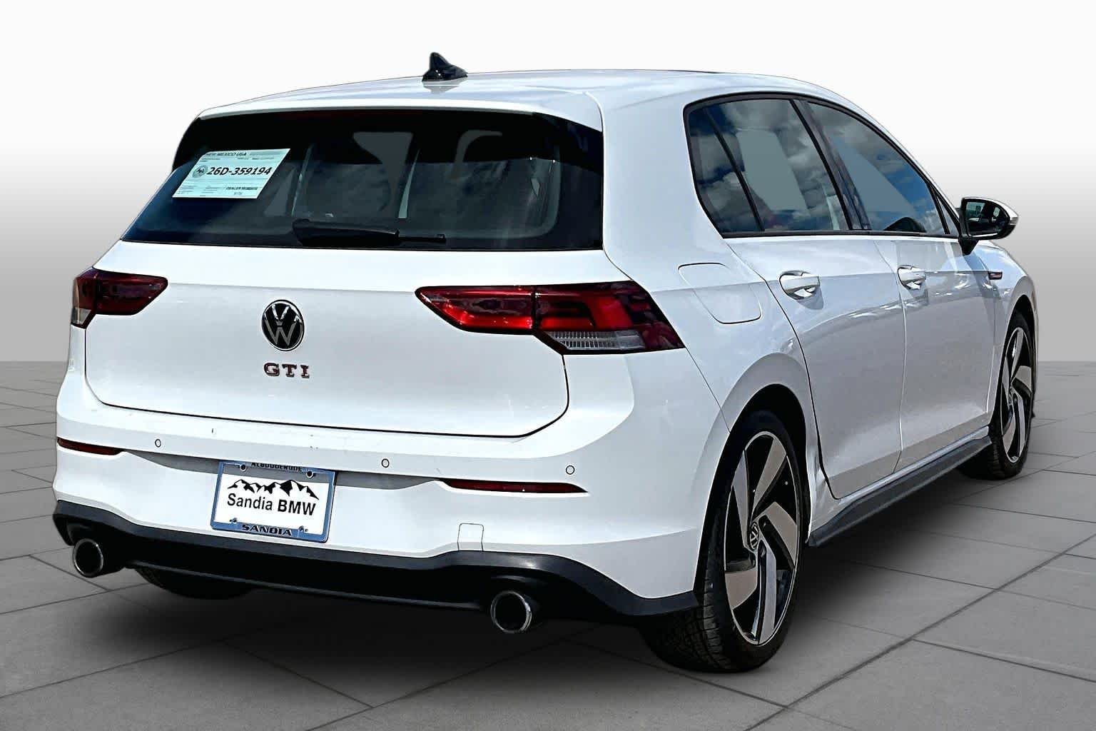 Used 2022 Oryx White Pearl Volkswagen SE image 10