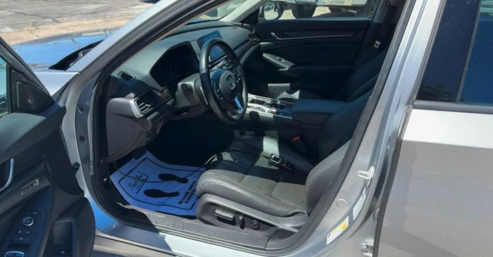 Used 2022 Lunar Silver Metallic Honda Touring image 11