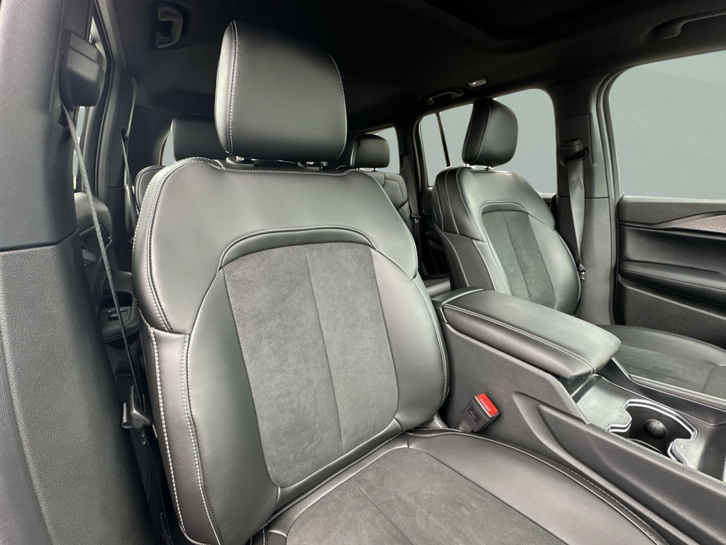 New 2025 Baltic Gray Metallic Clear-Coat Exterior Paint Jeep Altitude X image 23