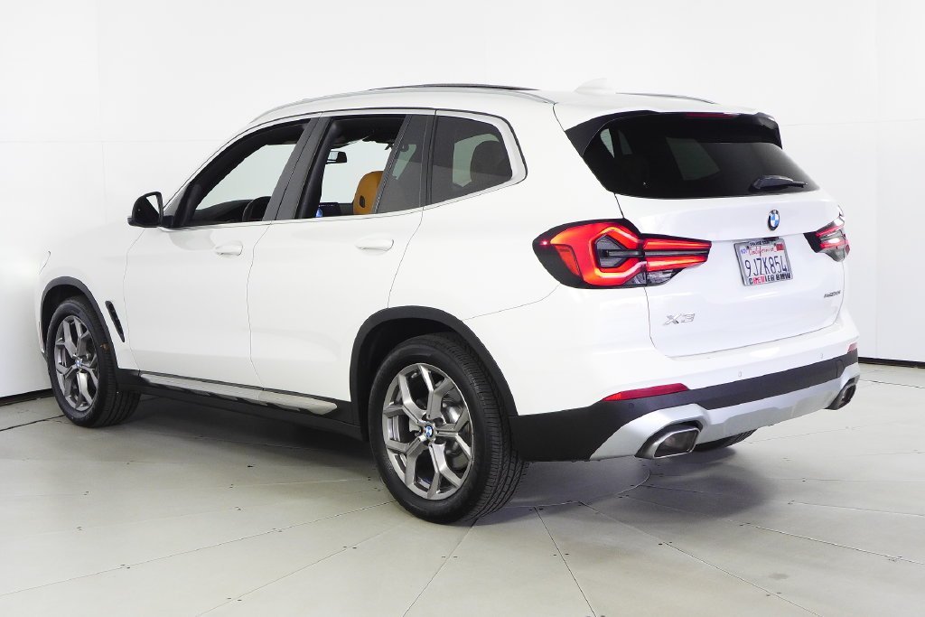 Used 2024 Alpine White BMW sDrive30i image 9