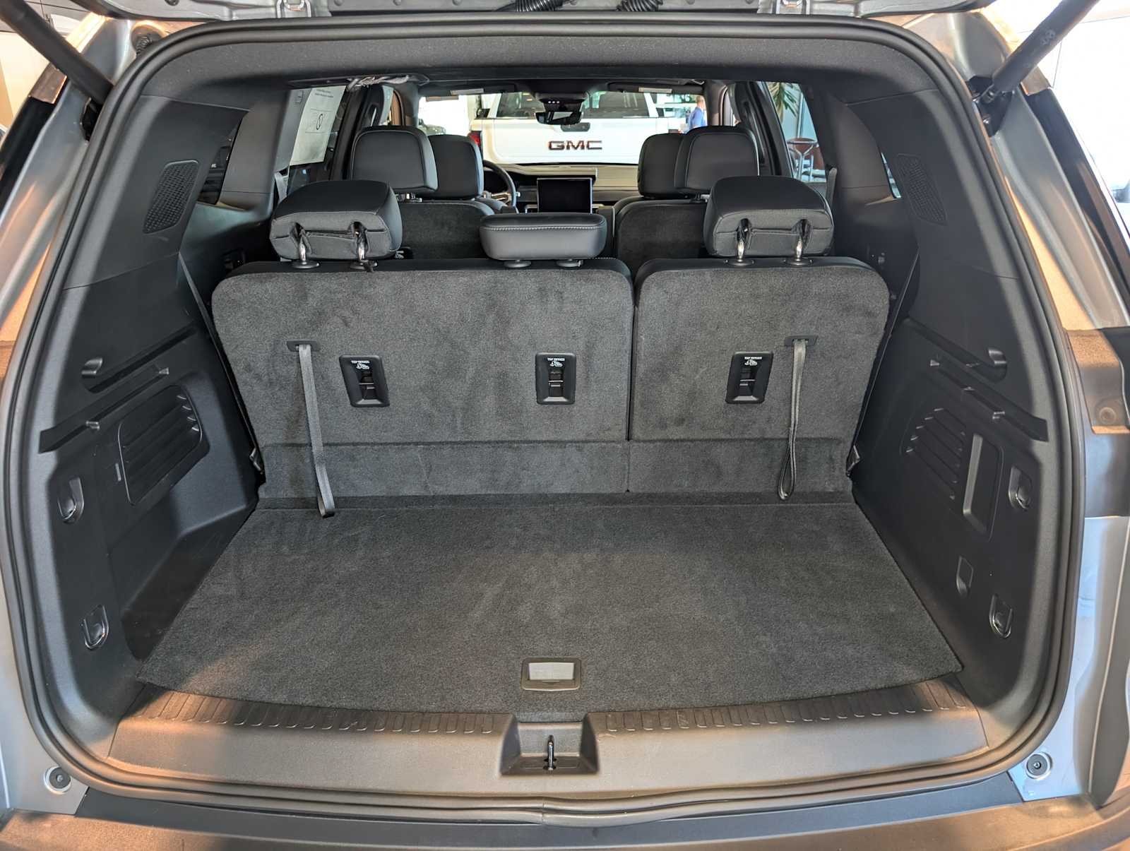 2026 GMC Acadia Elevation - Photo 7
