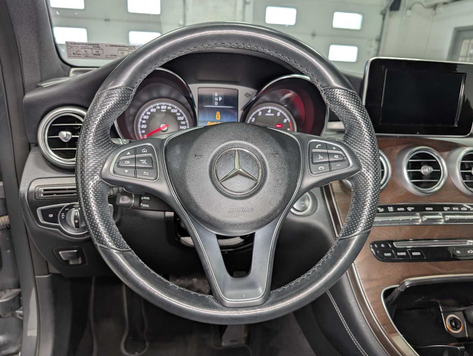 Used 2018 Selenite Grey Metallic Mercedes-Benz GLC 300 image 33