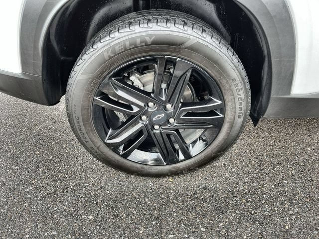 Certified Used 2025 Summit White Chevrolet ACTIV image 20