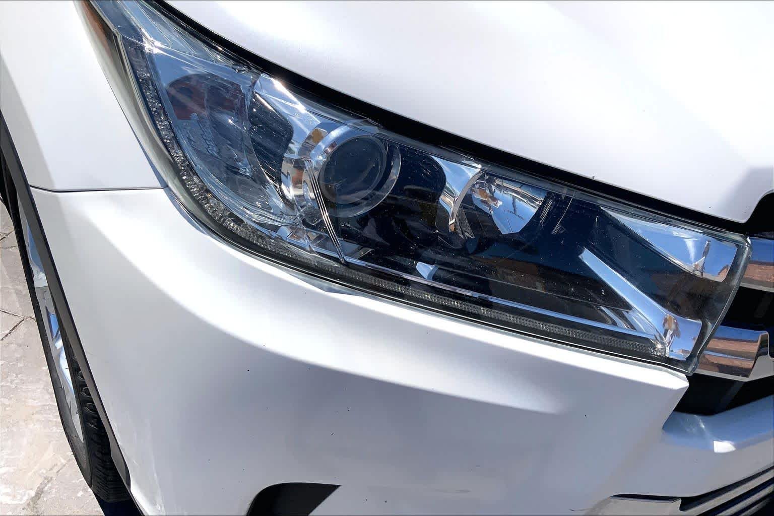Used 2019 Blizzard Pearl Toyota Limited image 28