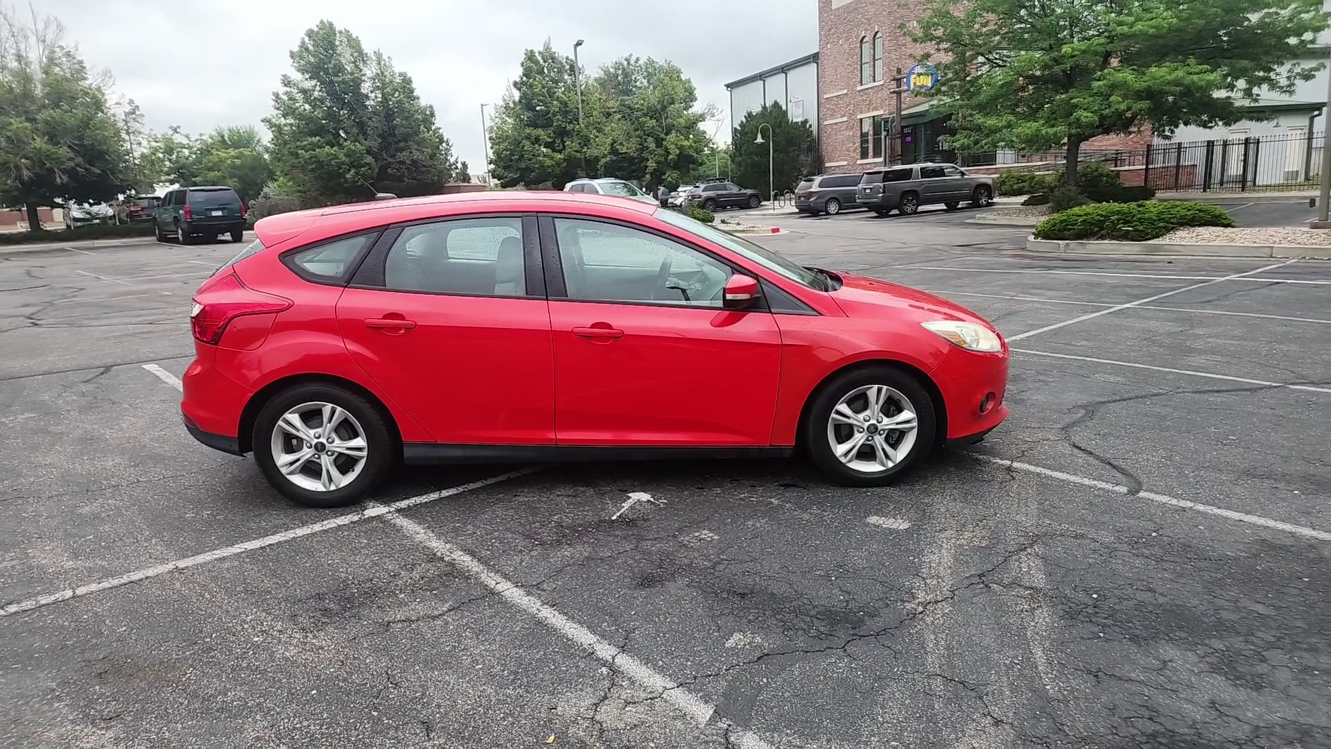 Used 2014 Red Ford SE image 4