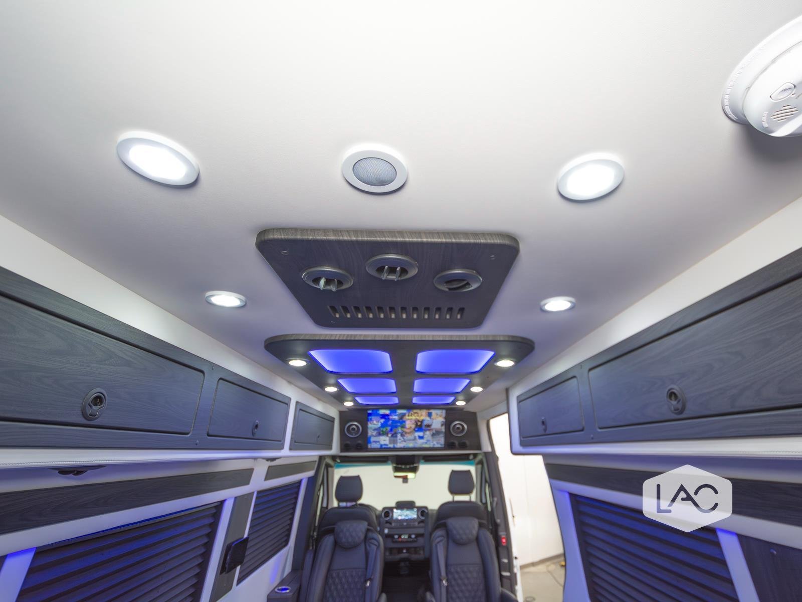 New 2026 WHITE OGV LUXURY COACH AWD (10OBA)1080 ANYWHERE w/ ADV PKG 2.1 image 19