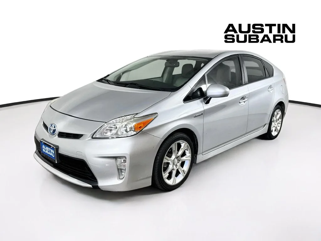 Used 2014 Silver Toyota Three image 3
