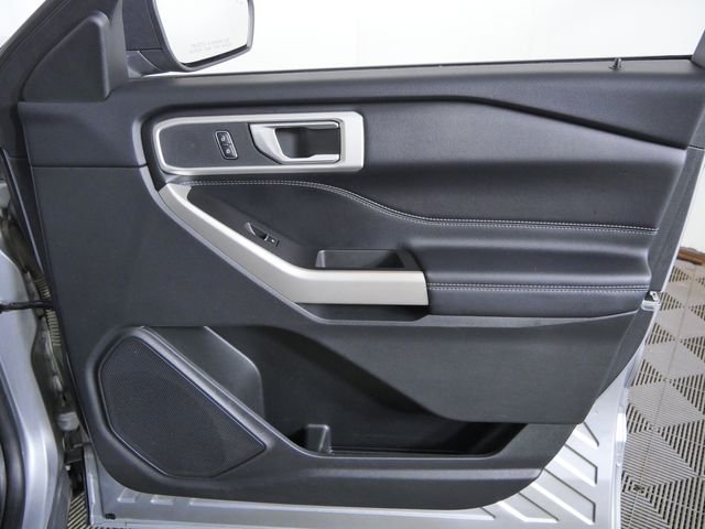 Used 2022 Silver Ford XLT image 9