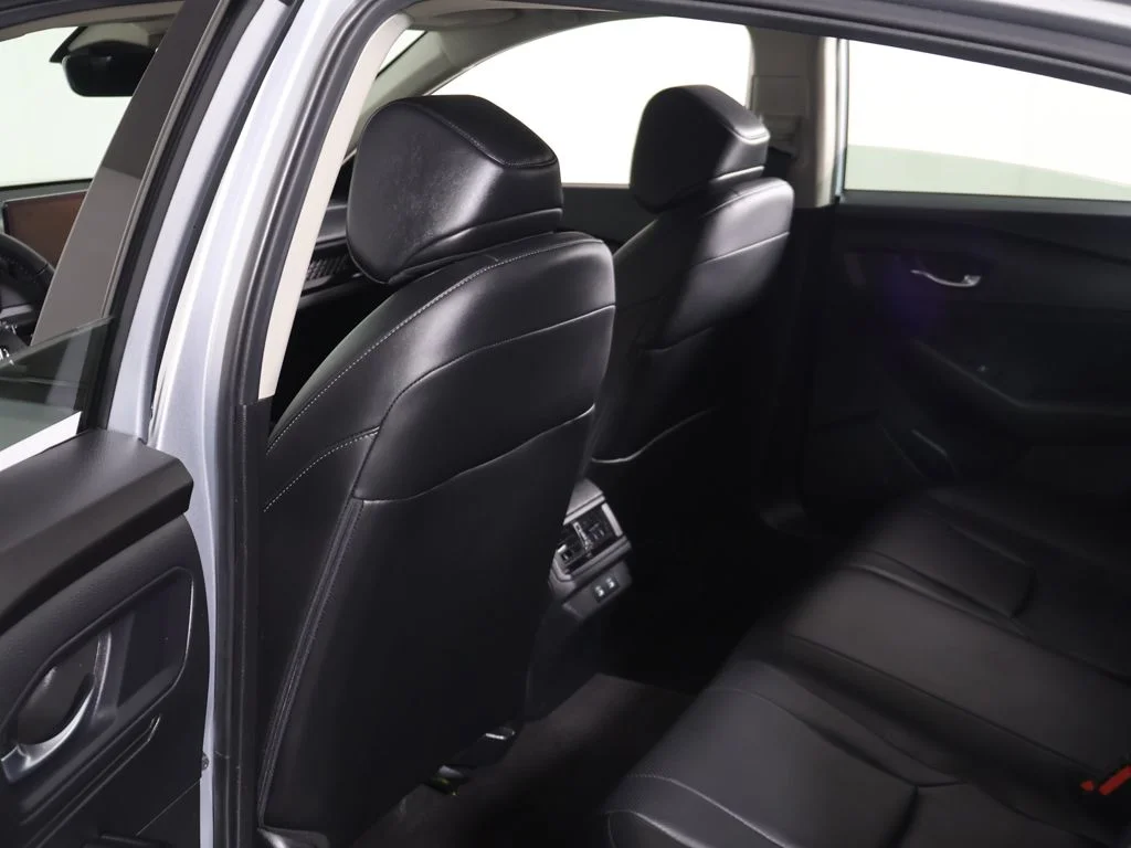Used 2025 Silver Honda EX-L image 27