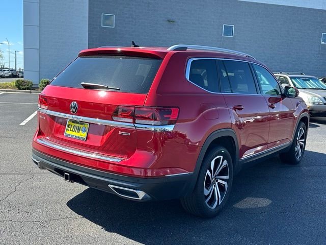 Used 2021 Blue Volkswagen SEL Premium image 3