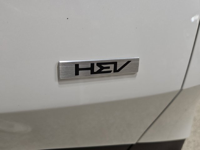 Used 2023 White Kia LX image 37