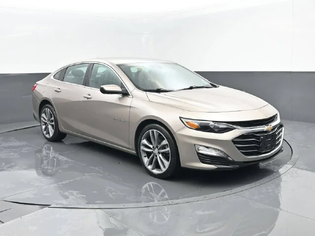 Used 2025 Mineral Gray Metallic Chevrolet LT image 3