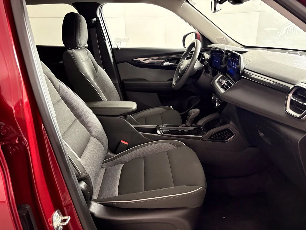 Used 2025 Crimson Metallic Chevrolet LT image 43