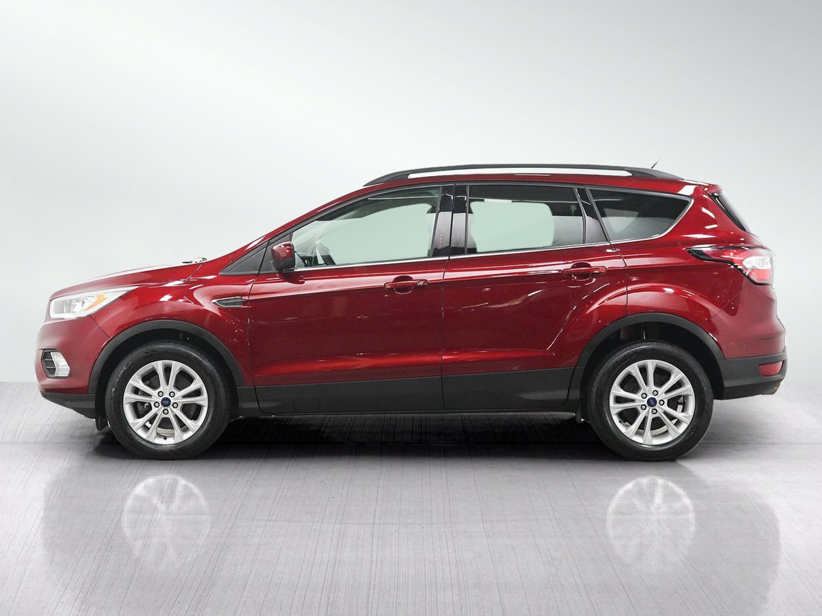 Used 2017 Ford Escape SE with VIN 1FMCU9GD6HUC09161 for sale in Burnsville, Minnesota