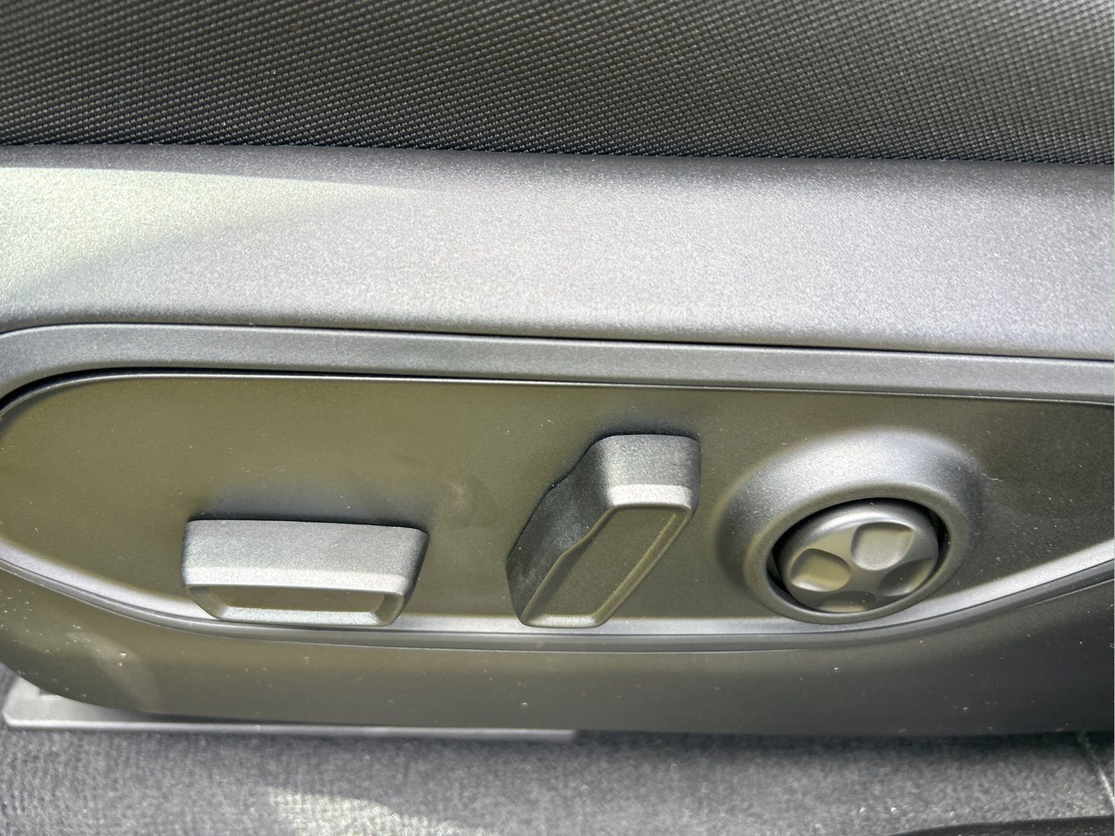 New 2026 Baltic Gray Metallic Clear-Coat Exterior Paint Jeep Laredo image 25