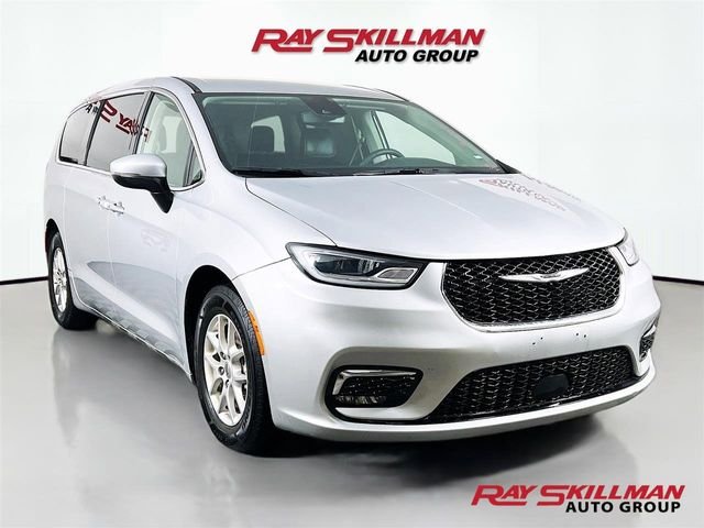 2023 Chrysler Pacifica Touring L's photo