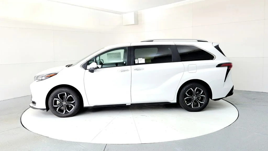 New 2026 Wind Chill Pearl Toyota Platinum image 3