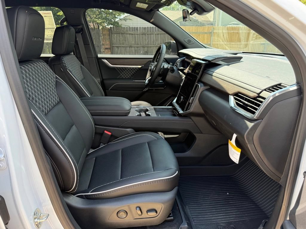 2026 GMC Acadia Denali - Photo 21