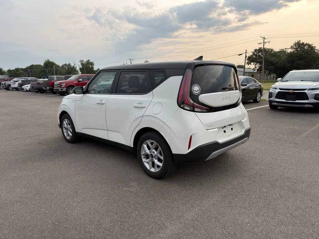 Used 2023 White Kia S image 5