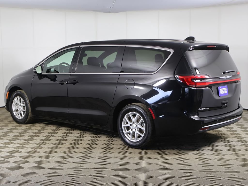 2025 Chrysler Pacifica Select - Photo 10