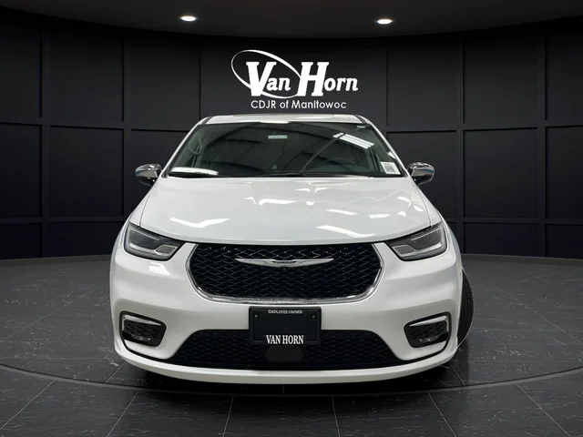 Used 2023 Bright White Clearcoat Chrysler Limited image 2