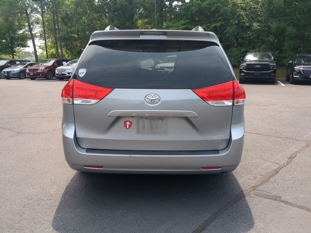 Used 2012 Silver Toyota XLE image 6
