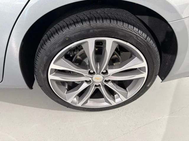 Used 2024 Gray Chevrolet LT image 7