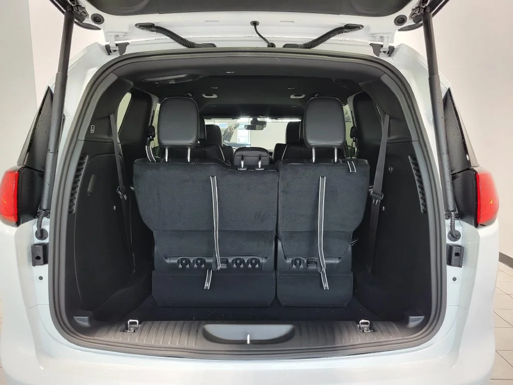 New 2027 White Chrysler LX image 9