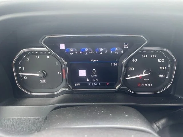 Used 2022 White GMC Denali image 29