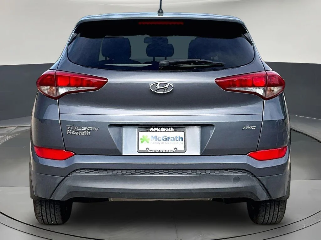 Used 2018 Gray Hyundai SE image 7