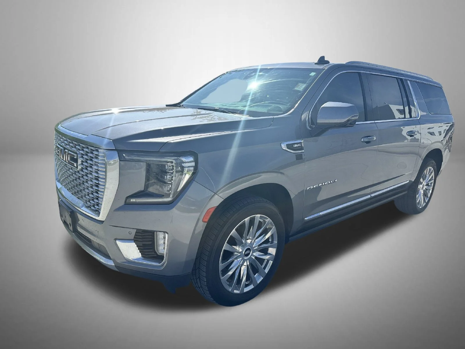 Used 2022 Gray GMC Denali image 1