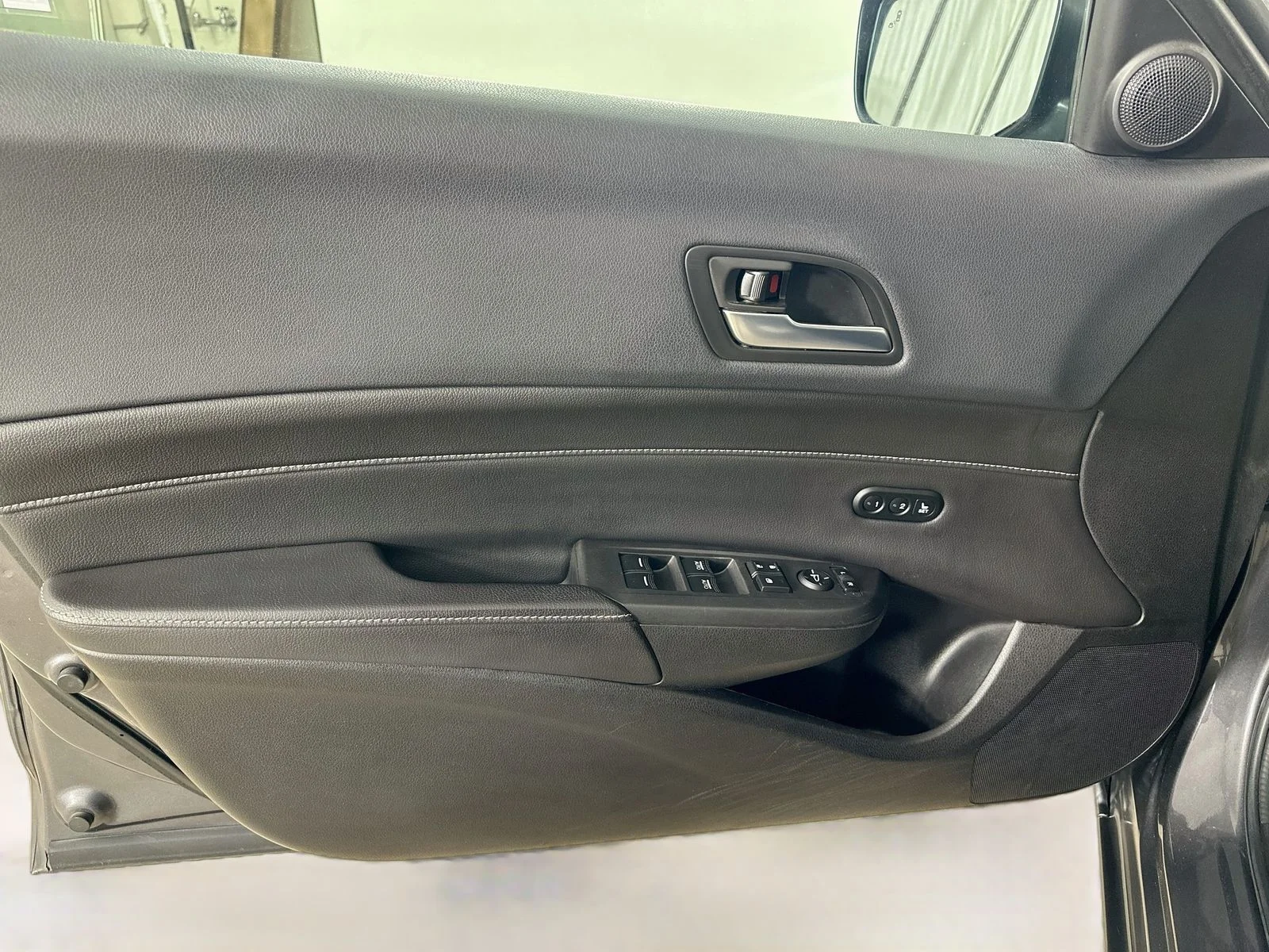 Used 2019  Acura  image 16