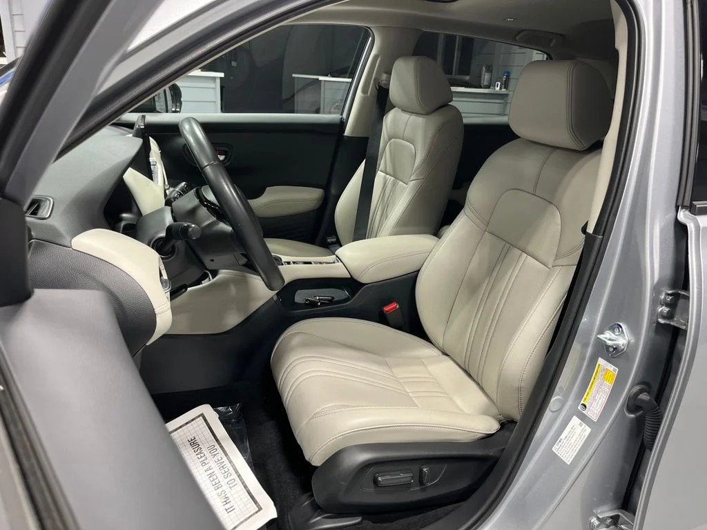 Used 2025 Lunar Silver Metallic Honda AWD EX-L image 13