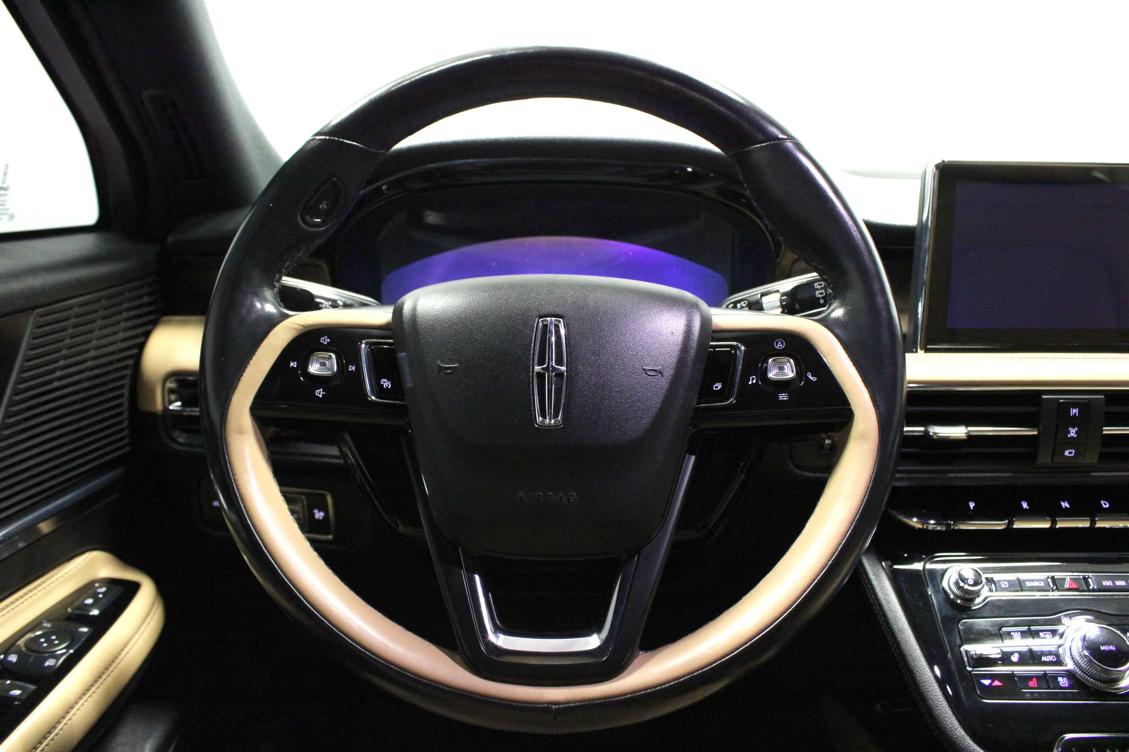 Used 2022 Red Lincoln Reserve image 21