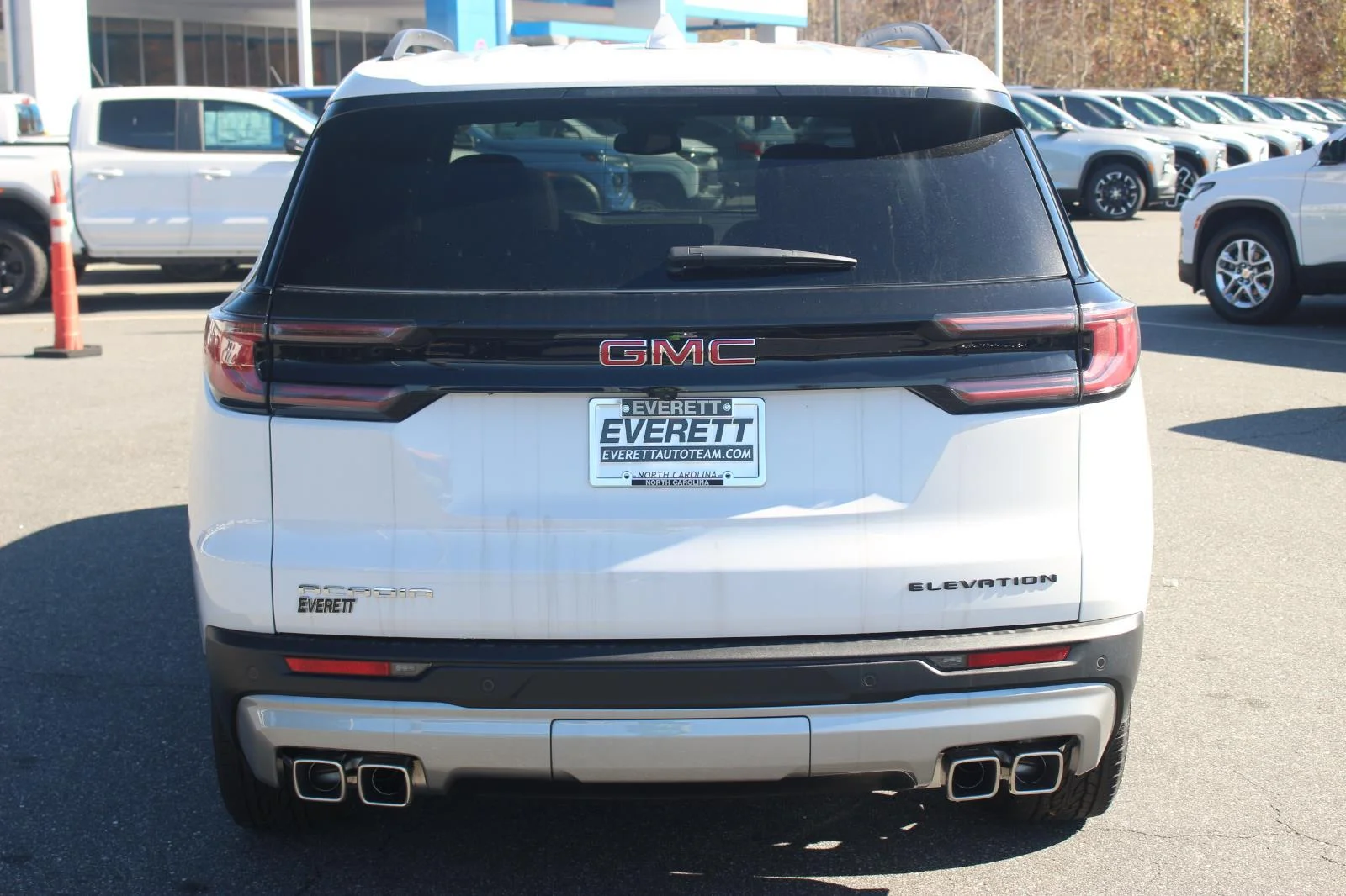 New 2025 Summit White GMC Elevation image 6