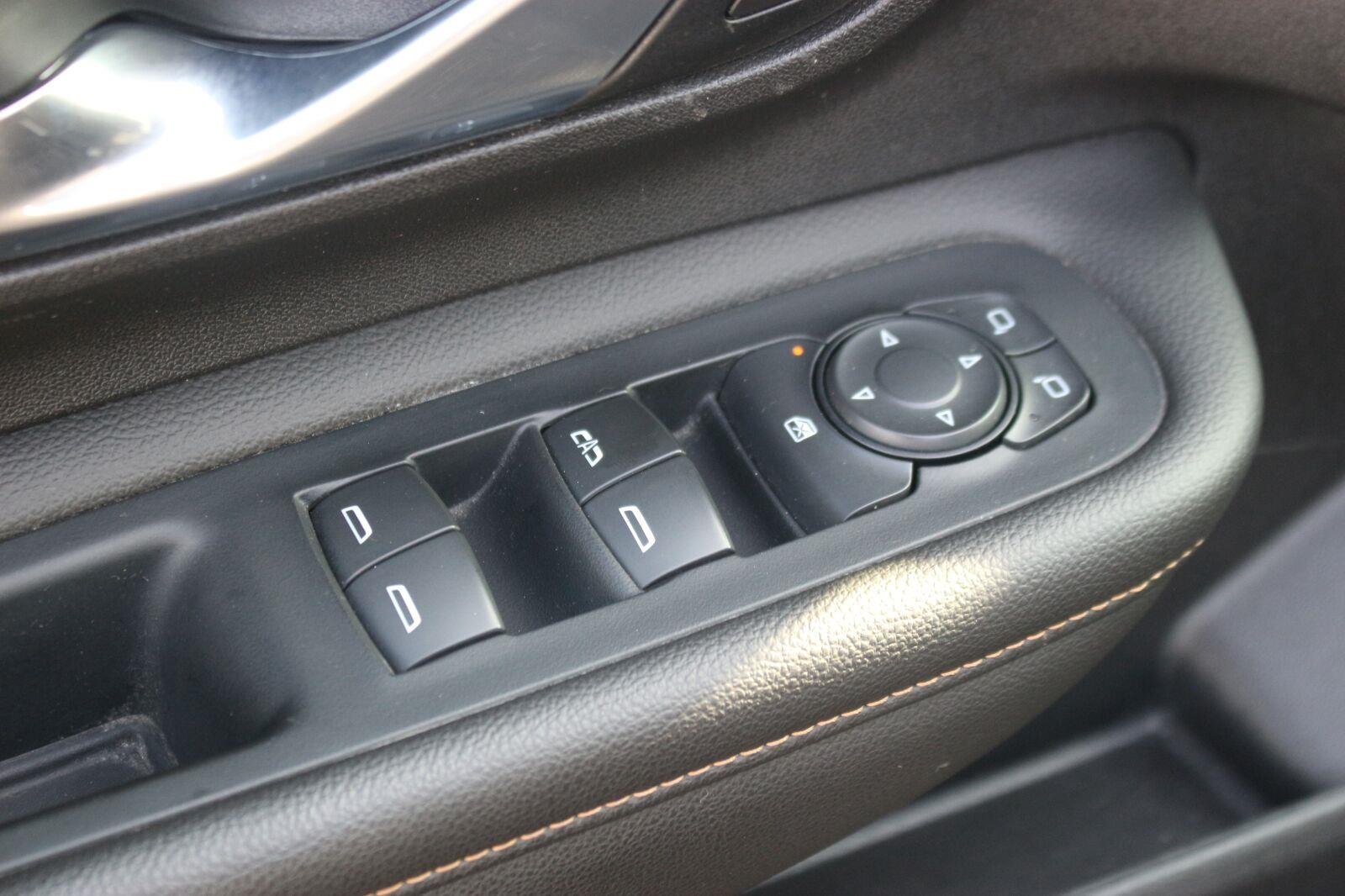 Used 2020 EBONY TWILIGHT METALLIC GMC SLE image 14