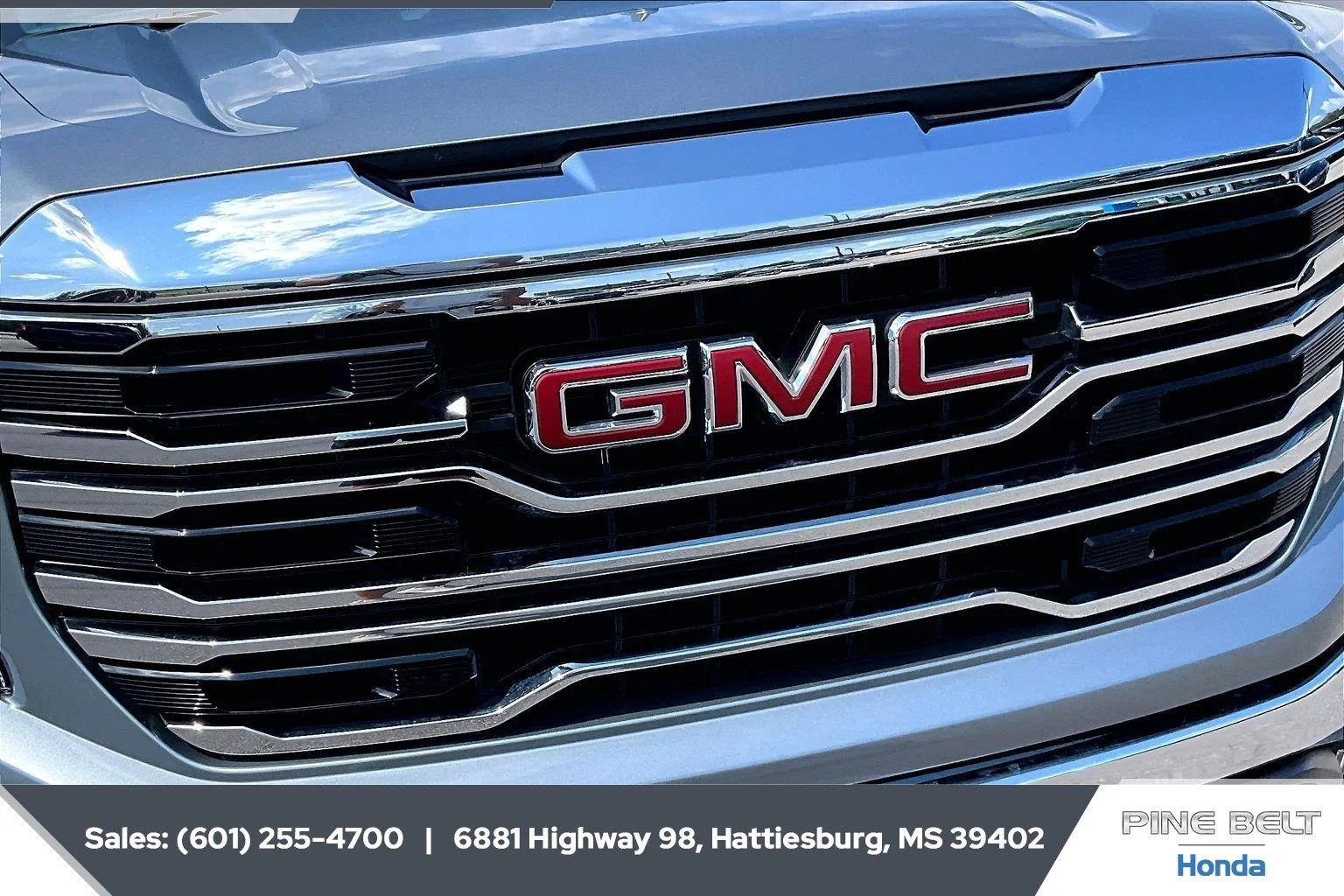 Used 2025 Sterling Metallic GMC SLT image 21