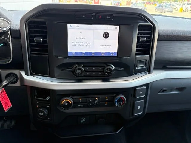 Used 2022  Ford XL image 13