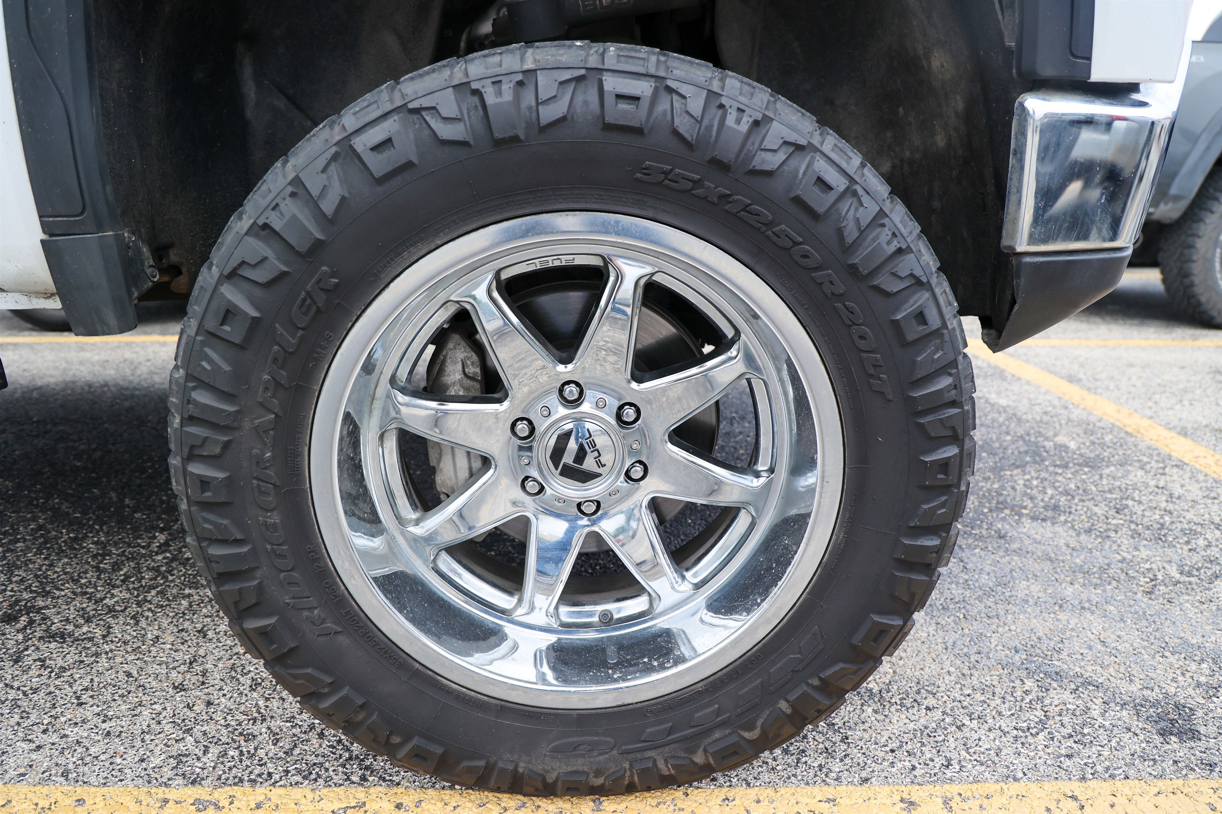 Used 2024 White Frost Tricoat GMC SLT image 15