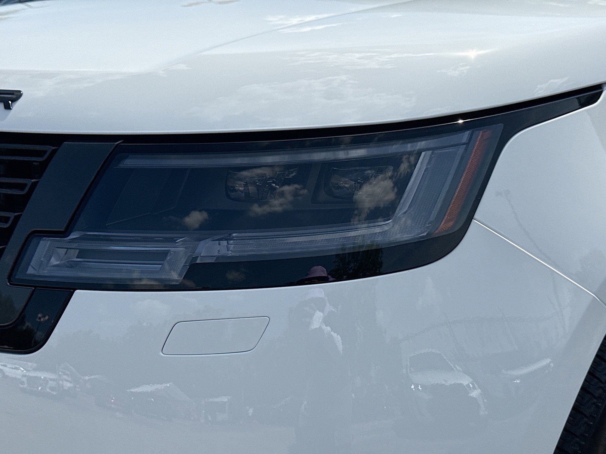 New 2026 Fuji White Land Rover SE image 9