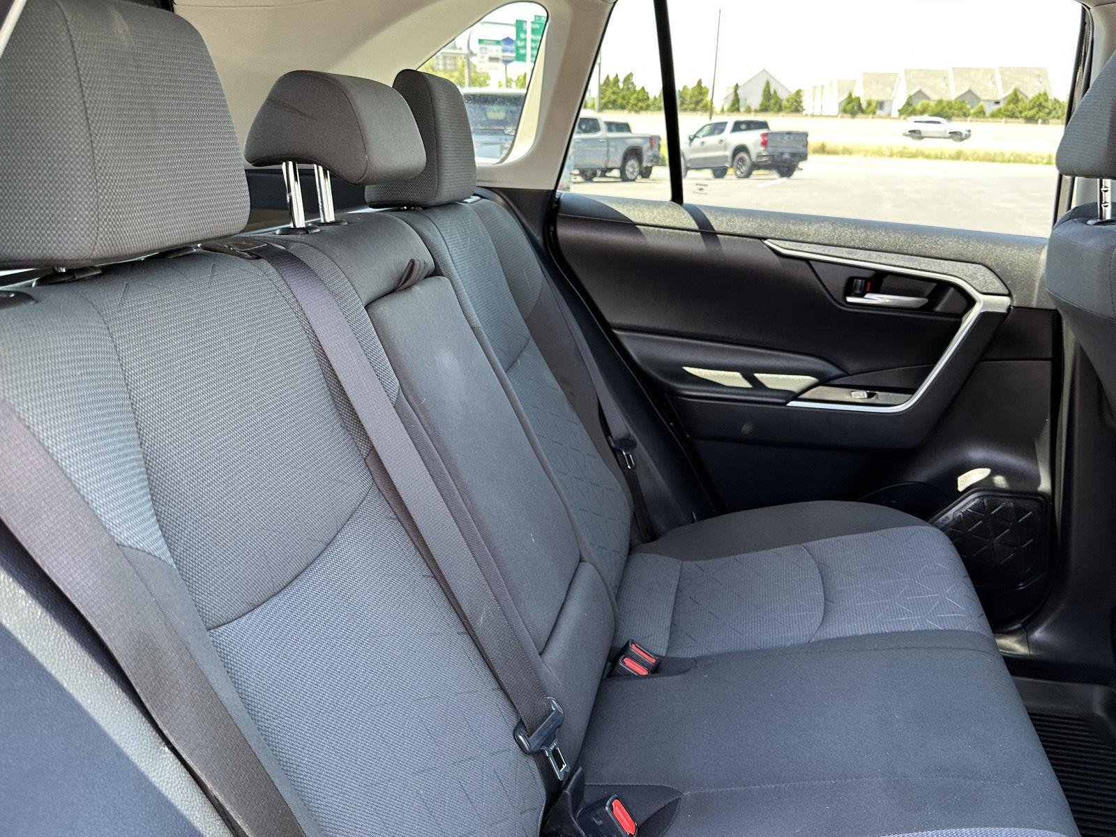 2025 Toyota RAV4 XLE - Photo 41