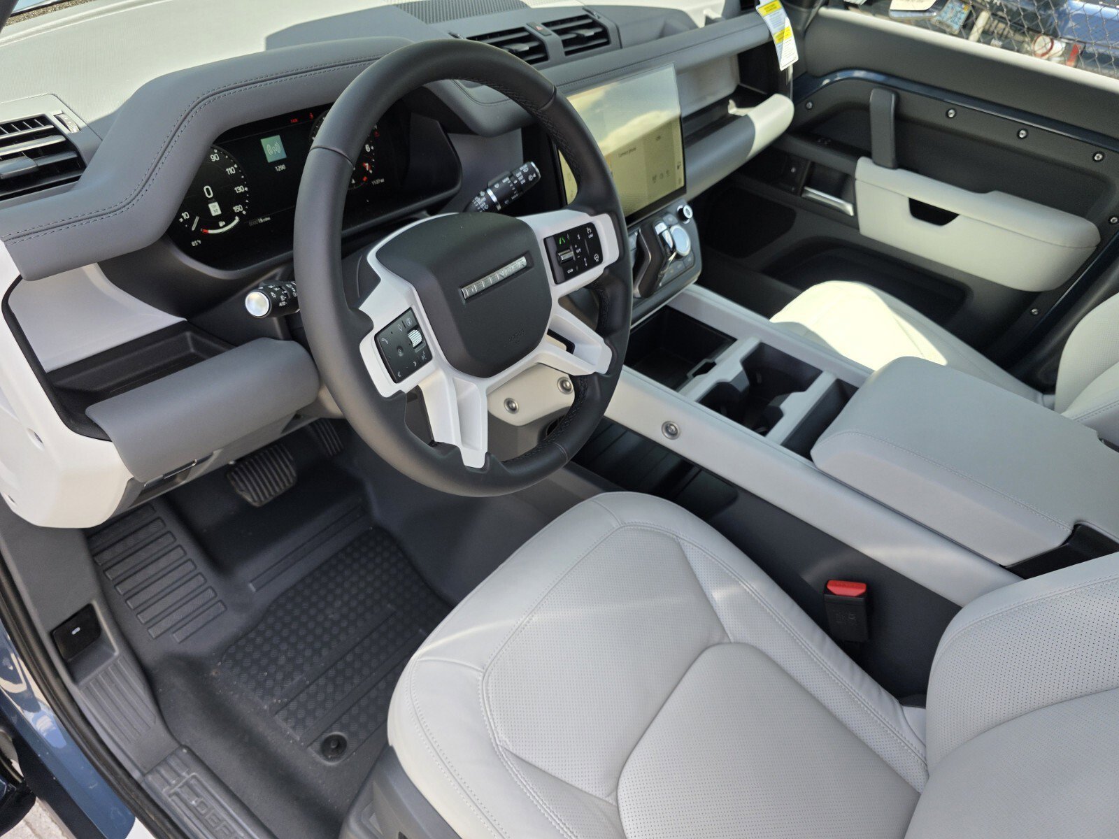 Used 2026 Tasman Blue Metallic Land Rover 110 X-Dynamic SE P400 image 11