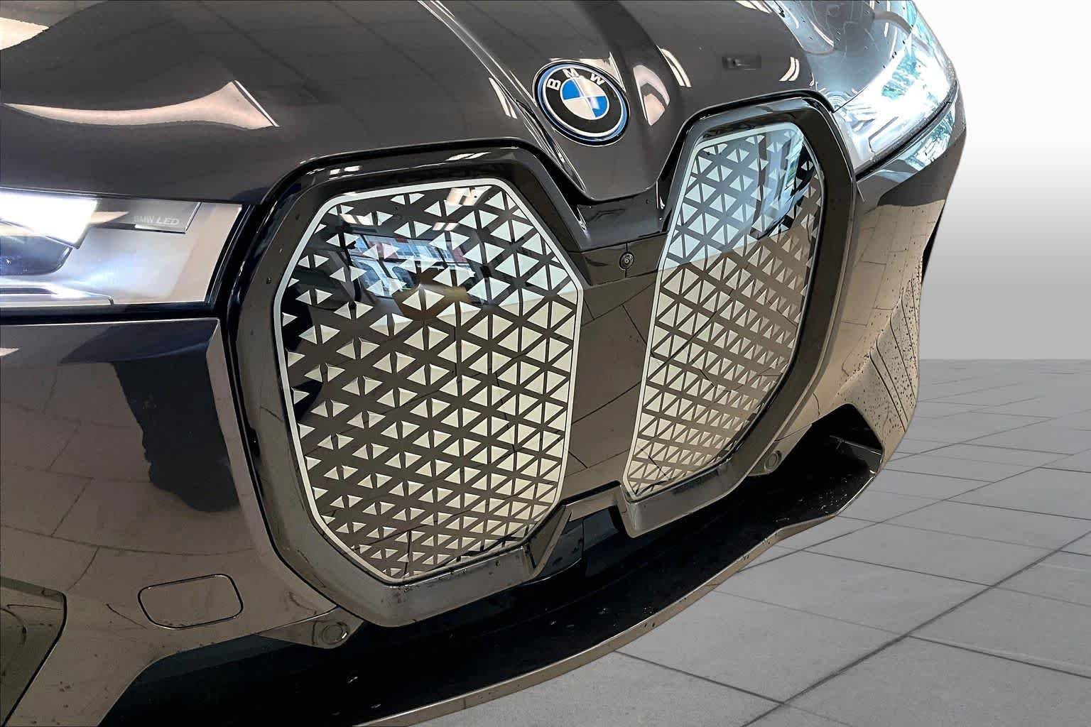 Used 2024 Dark Graphite Metallic BMW xDrive50 image 27